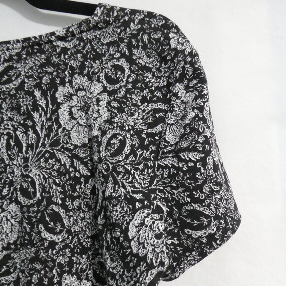 CROFT & BARROW Classic Tee | large | Floral Short Sleeve Black and White T-Shirt - Picture 11 of 15